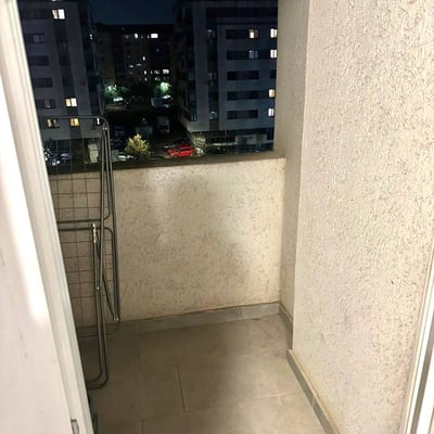Location d’un appartement accueillant avec balcon, secteur 6, Chiajna, Bucarest, Roumanie